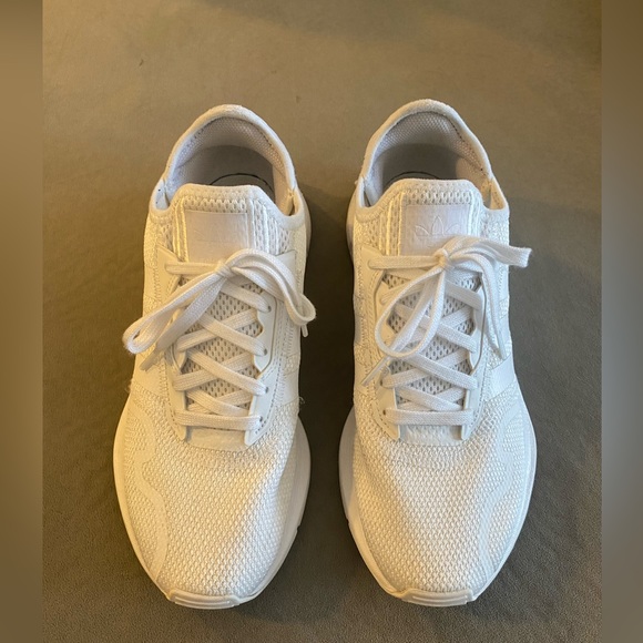 Adidas running shoe basically brand new size 9.5 - Picture 2 of 6